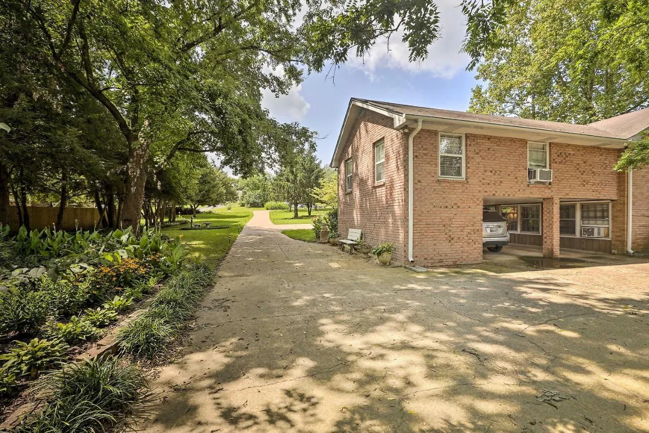 Apartment Nashville Apt With Patio, 3 Mi To Grand Ole Opry